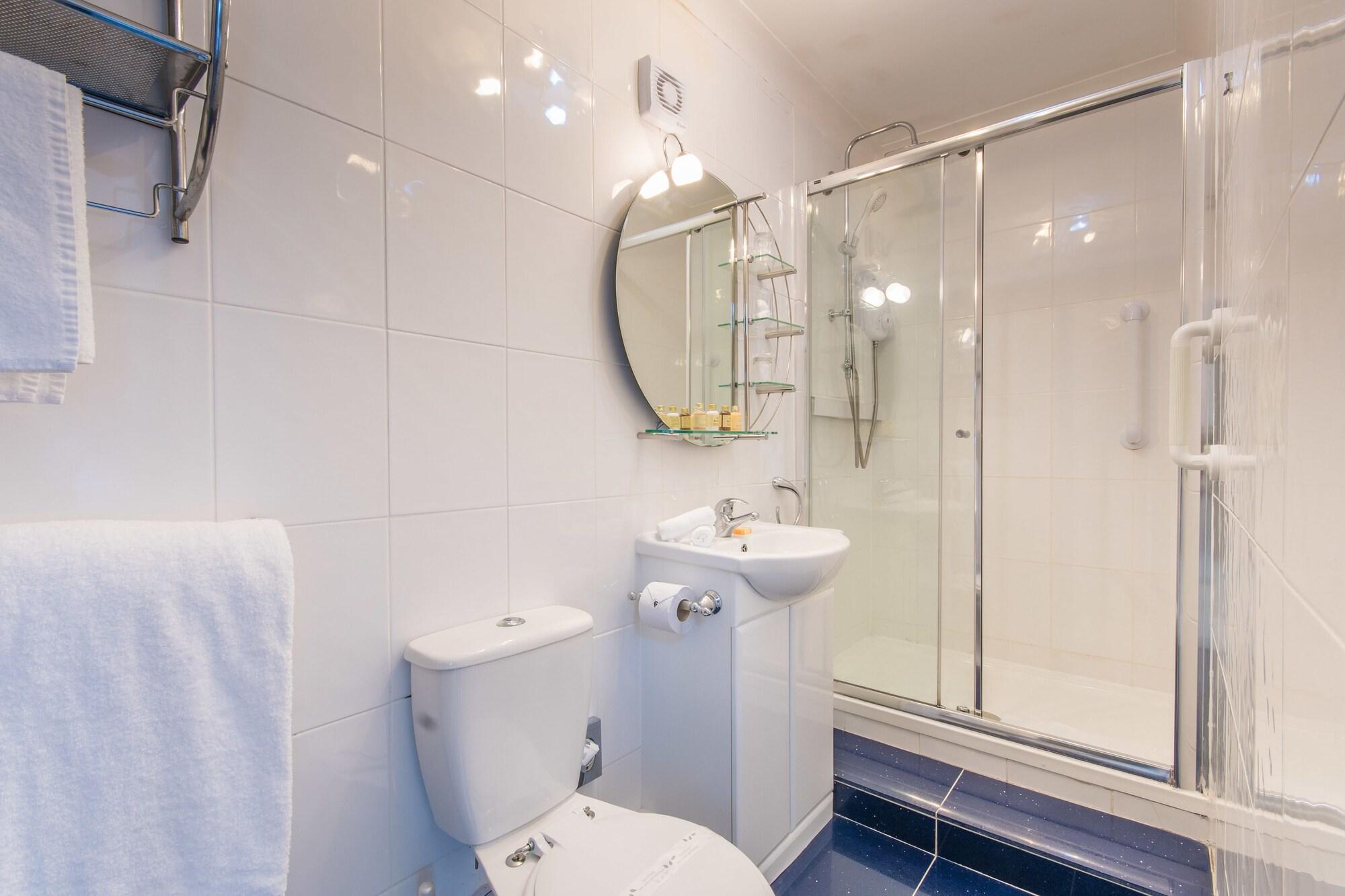Grovefield Manor Hotel Пул Екстериор снимка