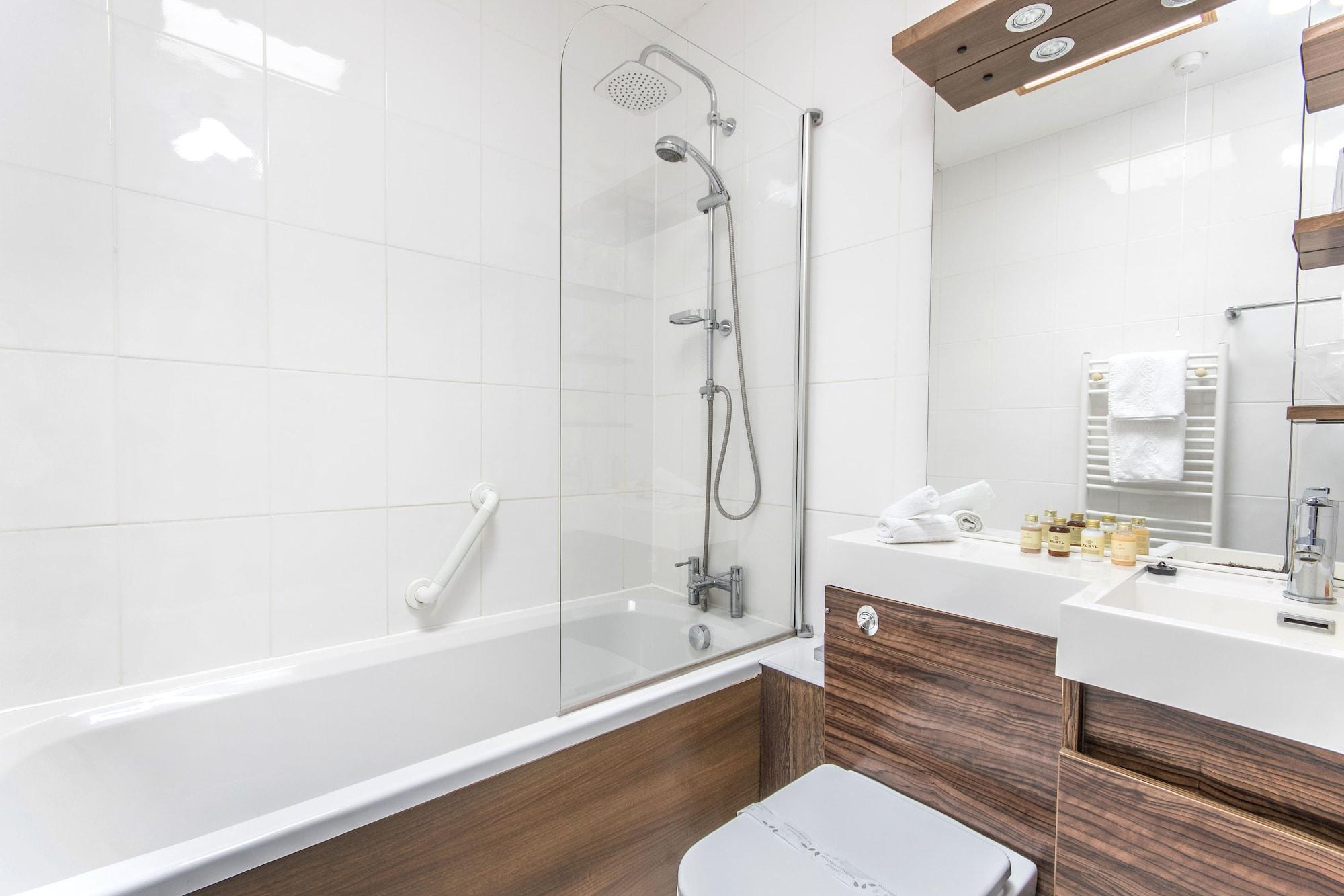 Grovefield Manor Hotel Пул Екстериор снимка