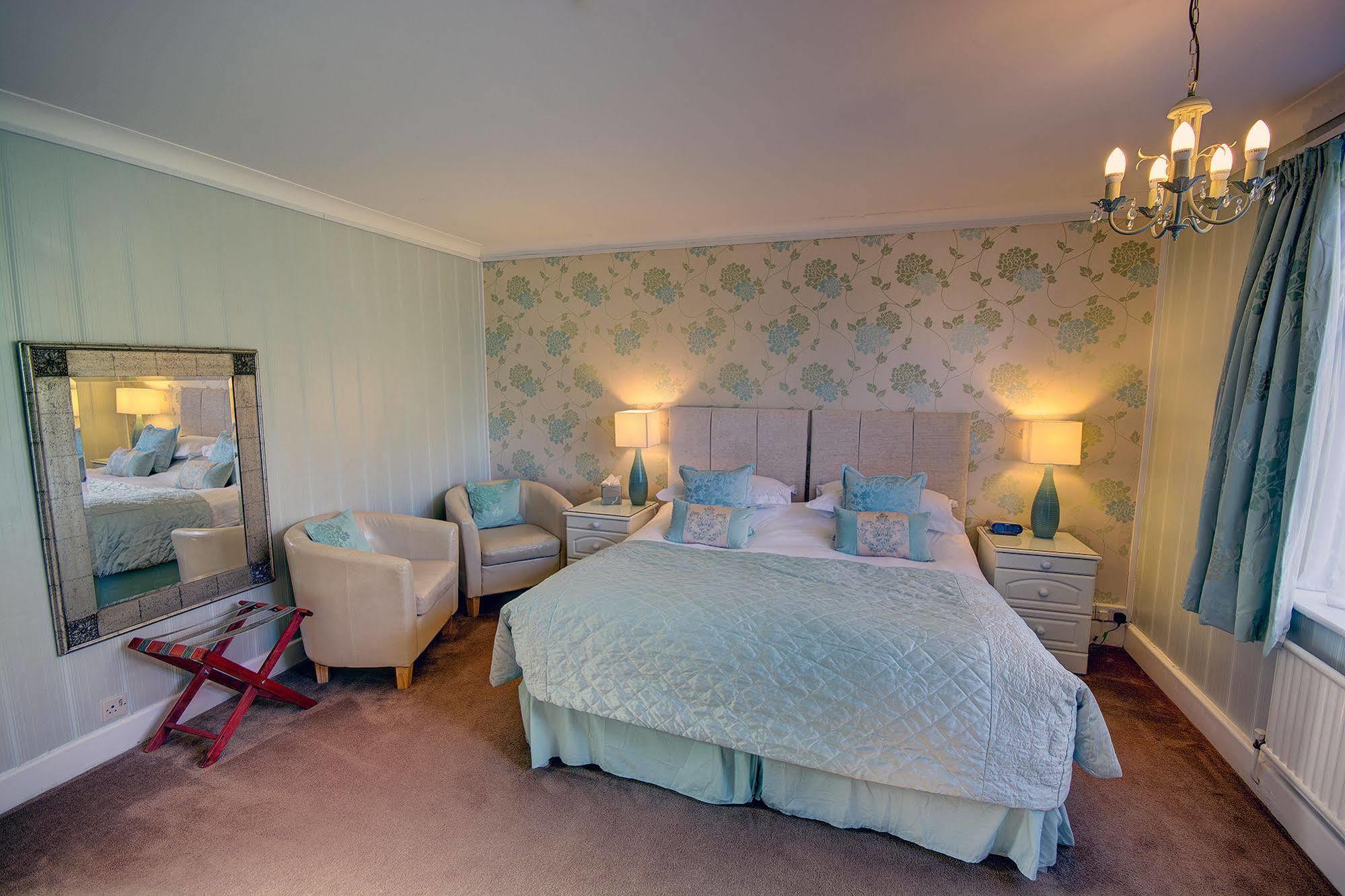 Grovefield Manor Hotel Пул Екстериор снимка
