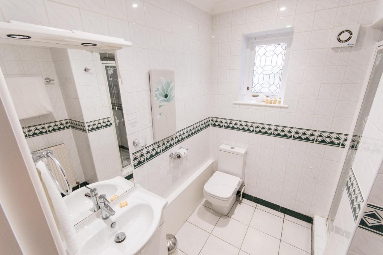 Grovefield Manor Hotel Пул Екстериор снимка