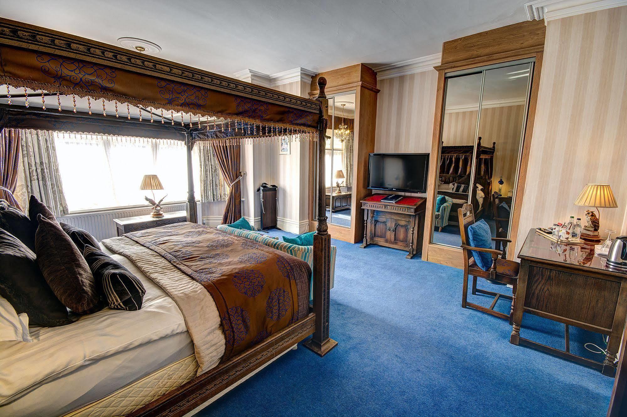 Grovefield Manor Hotel Пул Екстериор снимка
